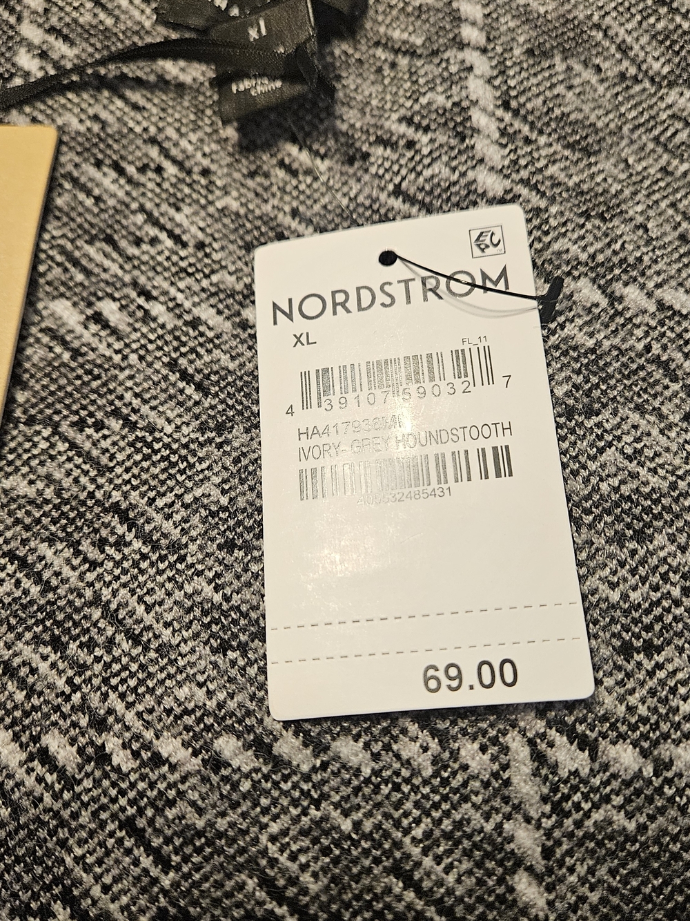 Grey And Ivory Houndstooth Knit Pencil Skirt - Picture 7 of 12
